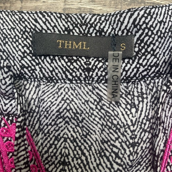 Anthropologie THML Black and White Blouse w/ Pink Embroidery Size Small - Picture 4 of 4